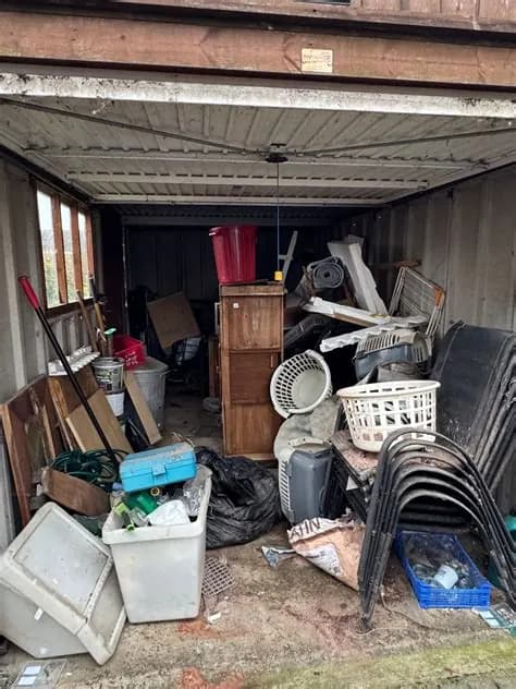Chalet isolé à Saint-Hubert : débarras en pleine Ardenne