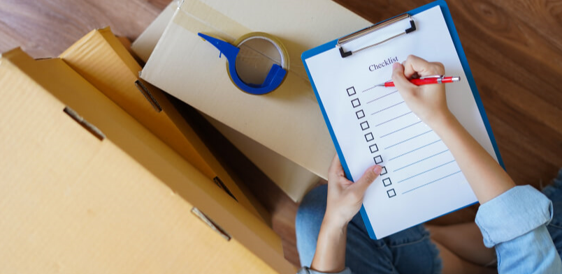 Carnet de planification ouvert sur une table